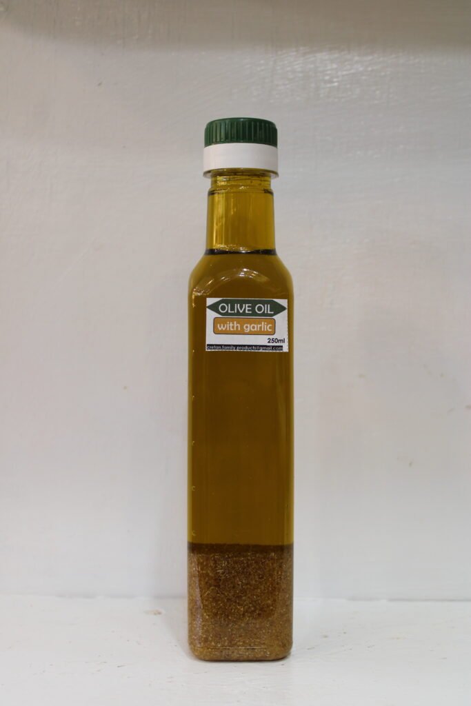 Olive oil with Garlic (250ml)